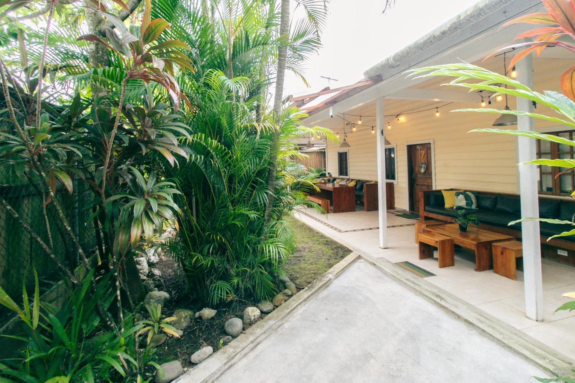ホテル Pineapple House ボカス・タウン エクステリア 写真