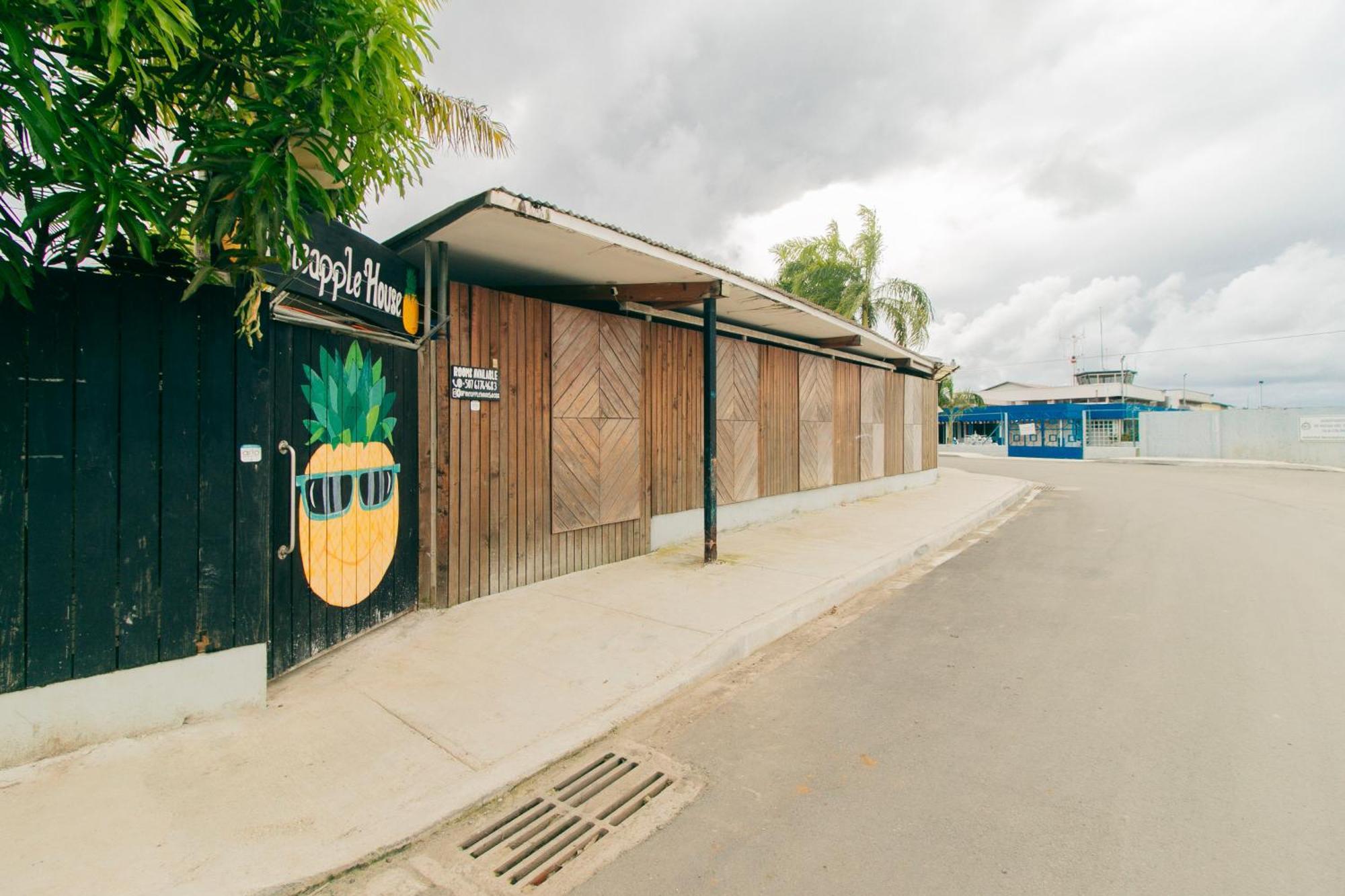 ホテル Pineapple House ボカス・タウン エクステリア 写真